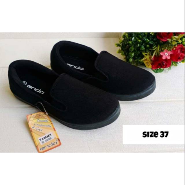 SLIP ON WANITA FULL HITAM / SEPATU ANDO TAMMY MURAH / SEPATU SEKOLAH FULL HITAM