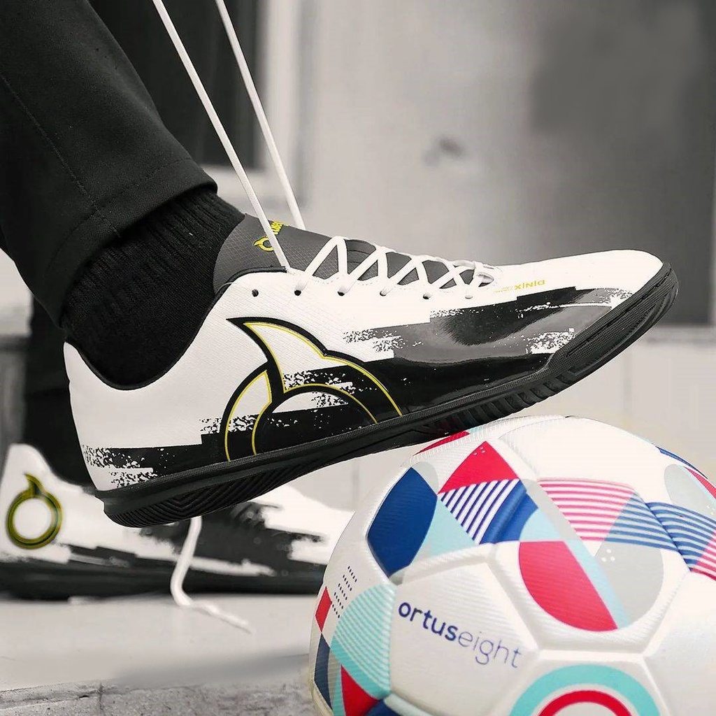 ortuseight octane white black in sepatu futsal