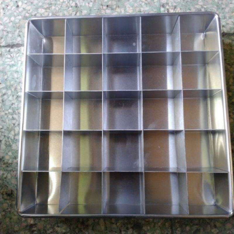 Loyang Kue Brownies Sekat 25 Lubang Uk 20x20 cm