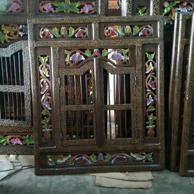 Jendela Krepyak Cermin Hias Ukir Jati Finishing Mebel Jepara