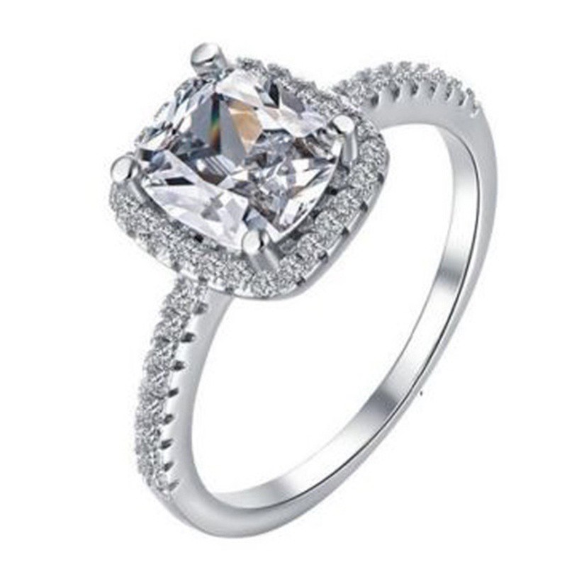 Cincin Lapis Emas Putih dengan Kristal Berlian Imitasi untuk Wanita