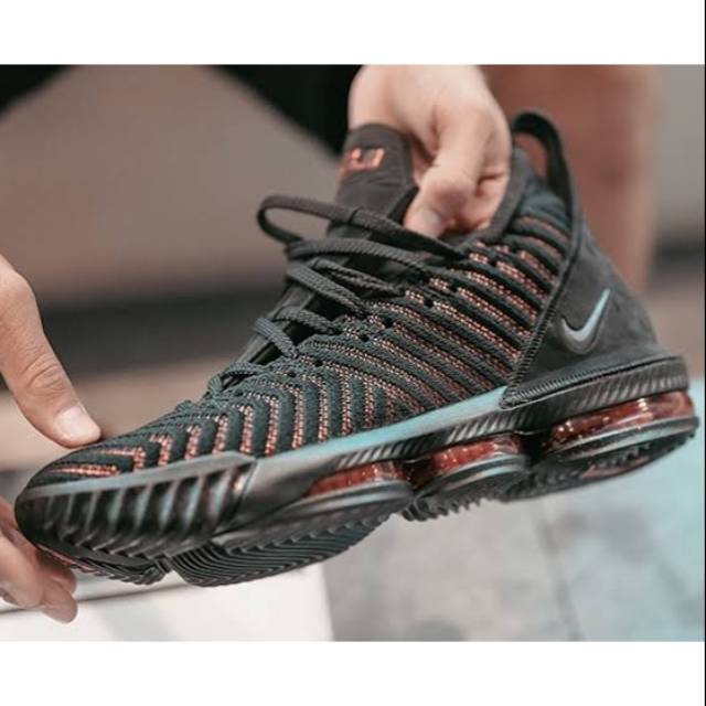 Nike lebron xvi fresh bred deals