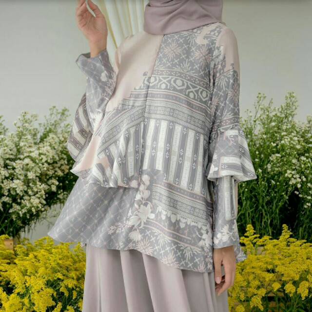 Jeumpa Blouse by Wearingklamby