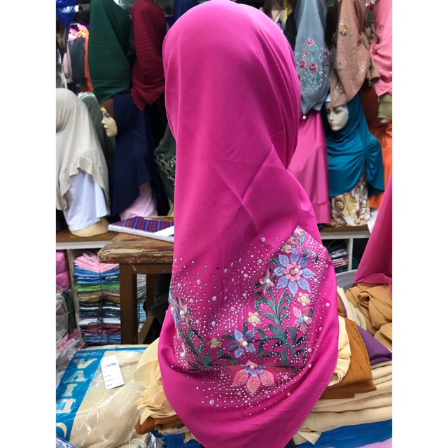 Jilbab Segi Empat Adabia Milona Bordir Bunga Kombinasi Payet