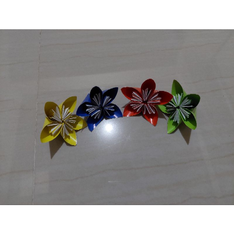 

origami | bunga origami | kerajinan tangan | hiasan rumah | dekorasi unik