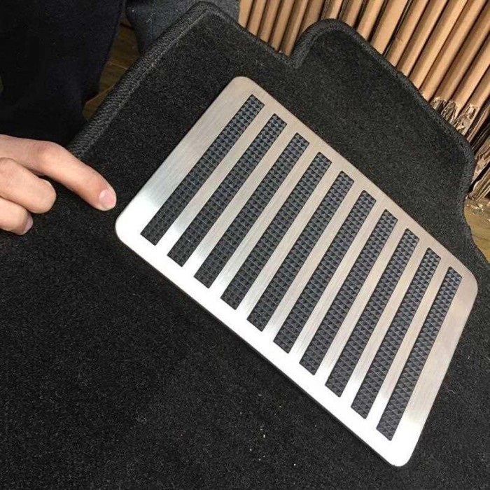 Car Pedal Foot Plate Tatakan Anti Slip Plat Injakan Karpet Besi Mobil