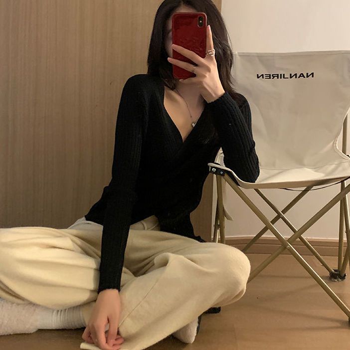 Red Desain rasa cross v-neck rajutan kemeja bottoming wanita musim gugur dan musim dingin penebalan dengan gaya asing sweter pendek ramping dan chic