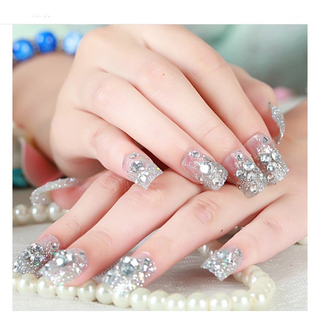 

KukuPalsuIs24PCSModelBrideSilverGiltterDenganTaburanBerlianImitasi+Lem