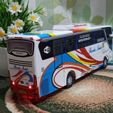 Miniatur bus bis / mainan bus bis rosalia putih plus lampu