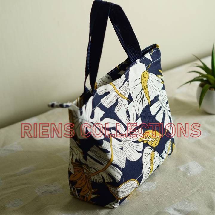 RIENS COLLECTIONS. HANDBAG KECIL BAHAN KANVAS MOTIF ANEKA DAUN BIRU