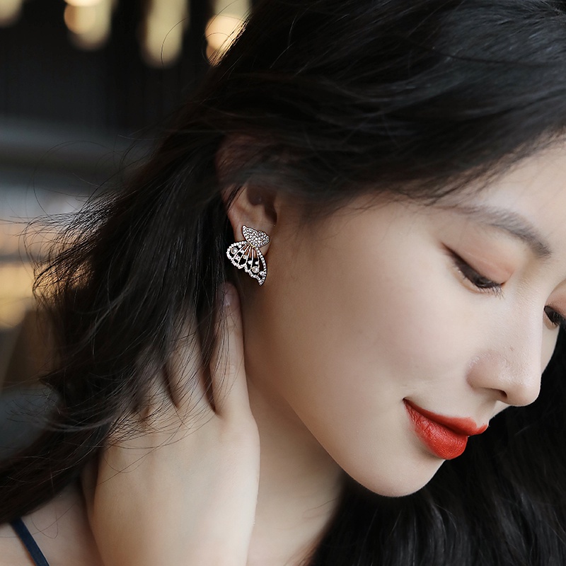 Anting Kupu-Kupu Berlian glitter Mutiara Yang Indah Aksesoris Telinga Korea Wanita