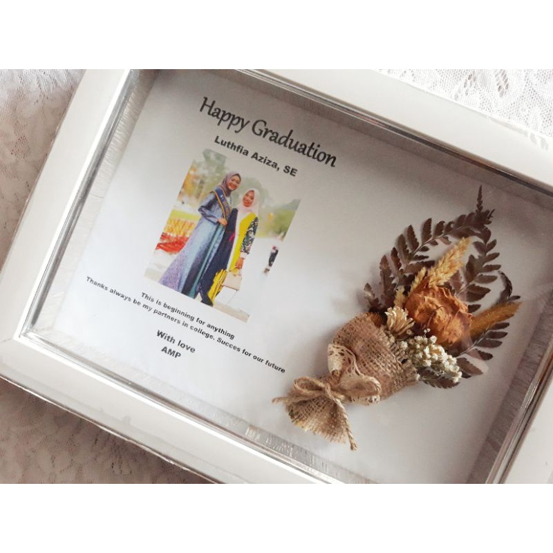 

dried flower frame A4 / graduation gift / birthday gift / hadiah wisuda / hadiah kelulusan