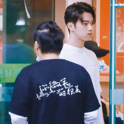 KAOS T-SHIRT CREW FALLING INTO YOUR SMILE (XUKAI KAOS HITAM FALLING INTO YOUR SMILE)