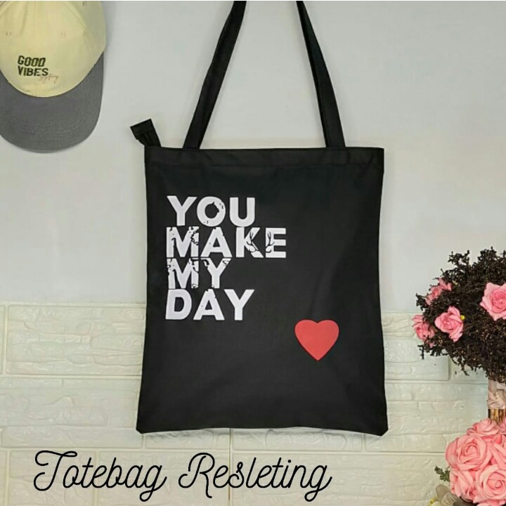 Tas Kuliah Tote Bag Aesthetic Wanita Resleting Polos Canvas dan Totebag Souvenir Cewek Resleting Bisa Custom Sablon Warna Kanvas Simple Simply Stylish Murah untuk Goodie Bag Ulang Tahun, Souvenir, Tas Kuliah Style SB 006