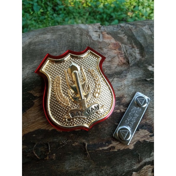 pin kewenangan satpam akrilik warna gold