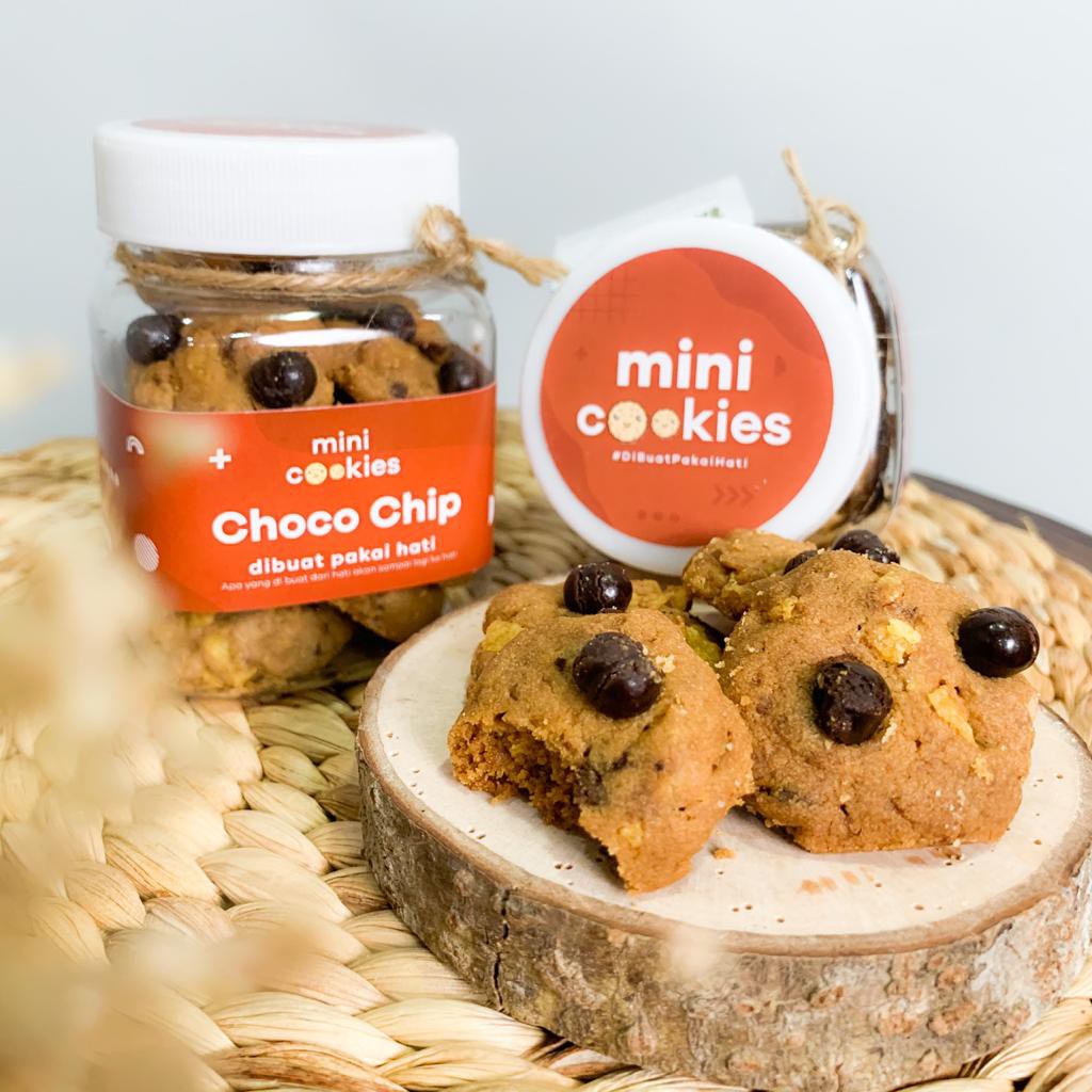 

KUE KERING MINI COOKIES DIBUAT PAKAI HATI ISI (6 pcs) | KUE CHOCO CHIP | CEMILAN MAKANAN RINGAN | OLEH OLEH