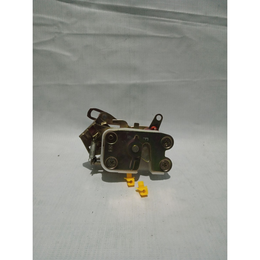 Doorlock / Kunci Pintu Kanan Mitsubishi PS-135 MB394501