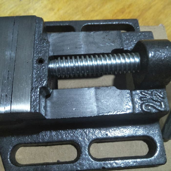 (B2T)Ragum duduk Catok Besi 2.5 inch