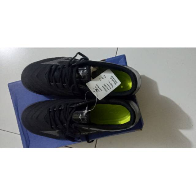 Sepatu Futsal Mizuno rebula Sala size 40