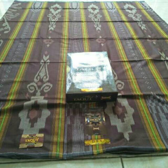 Sarung yaqut kembang doby by atlas