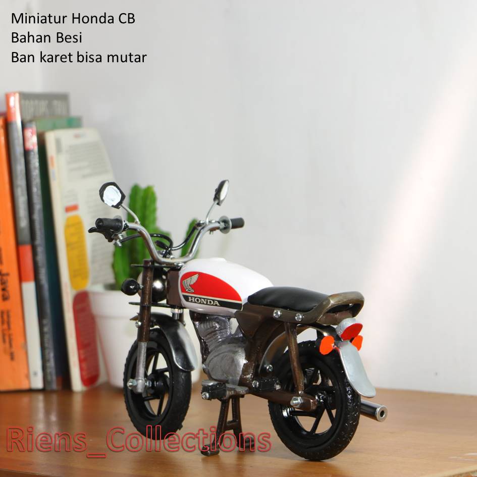 Souvenir Unik Miniatur Die Cast Motor Honda CB. Oleh Oleh Jogja. Riens Collections