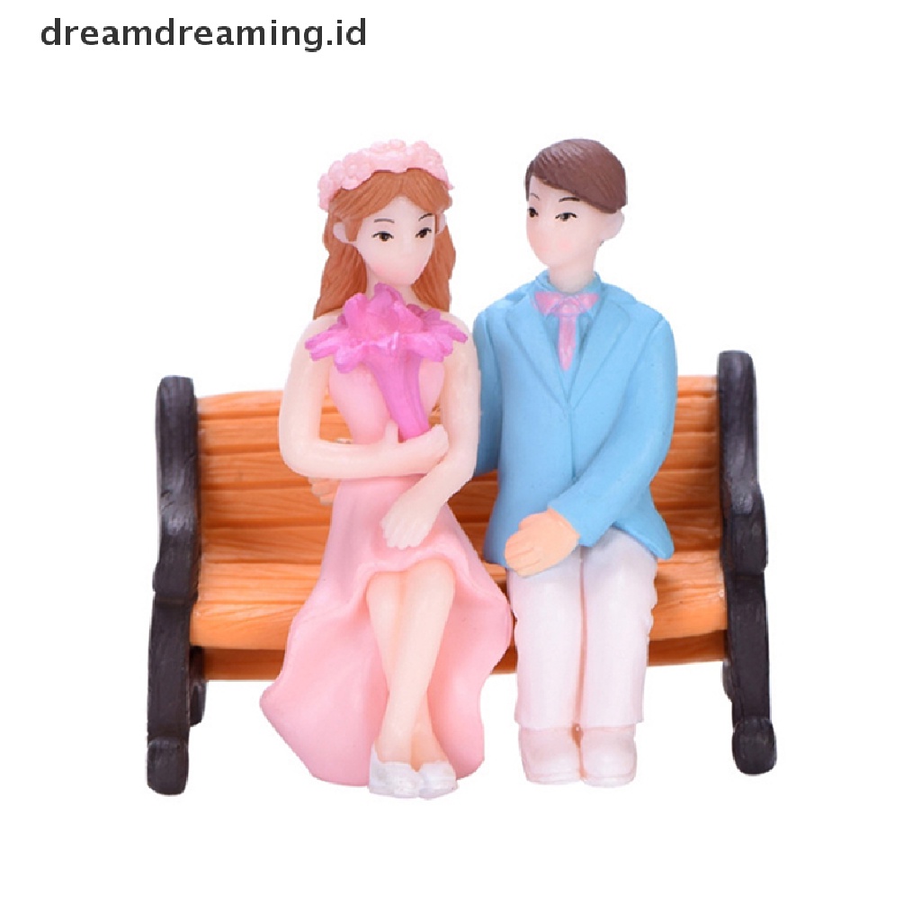 (dreamdreaming.id) 1 Pasang Miniatur Pasangan Kekasih Di Kursi Untuk Dekorasi Taman Mini / Hadiah