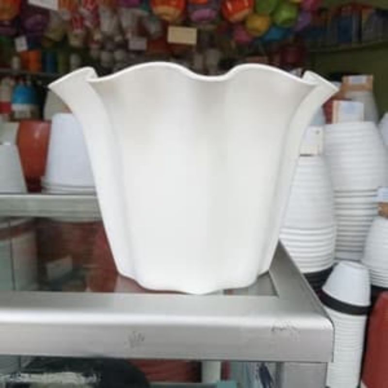 pot bunga 18 cm warna putih