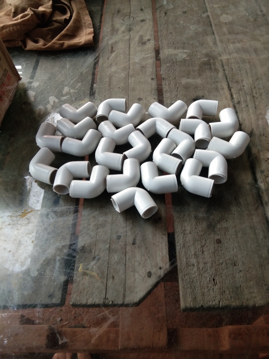 Knee L Pipa Listrik / Keni L Pipa Listrik # 5/8 Putih Per Pcs