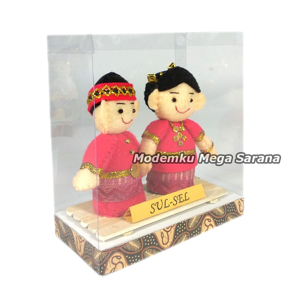 Boneka Pakaian Adat Toraja Sulawesi Selatan