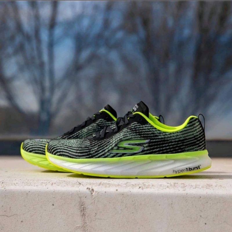 Skechers Go Run Forza 4 HyperburstKODE : 220208/BKLM HARGA SALE