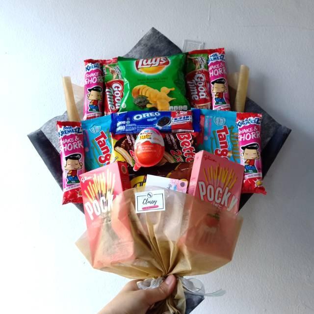 

Snack Bouquet Bucket Buket Snack Jajan Hadiah Kado Wisuda Graduation Best Seller