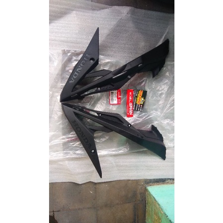 COVER BODY KASAR SAMBUNGAN SAYAP DEPAN BAWAH KIRI KANAN HONDA SONIC 150R 100% ORIGINAL AHM