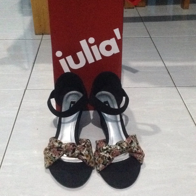 Sepatu Juliar