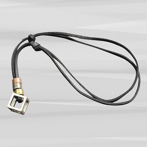 Hu Hu Hu Hu Hu Alat Bantu Pasang Kacamata♡ Kalung Choker Tali Kulit Liontin Kubus Hollow Gaya Punk Retro Untuk Pria / Wanita