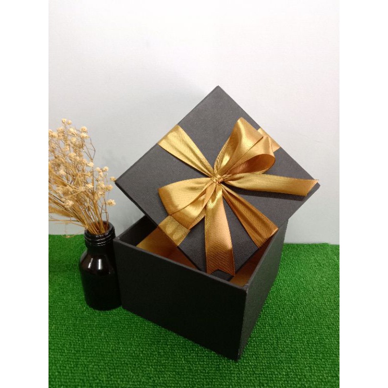 

Gift Box Small + Kotak Hadiah + 12x12x8 cm