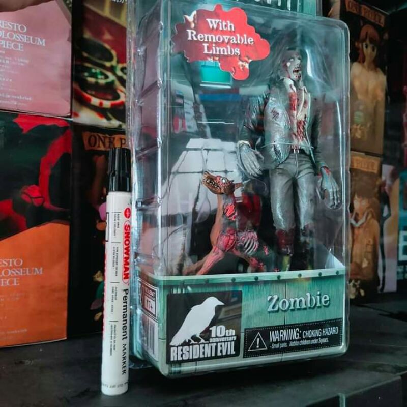 mainan action figurezombie resident evil
by neca
tinggi sekitar 7 inch