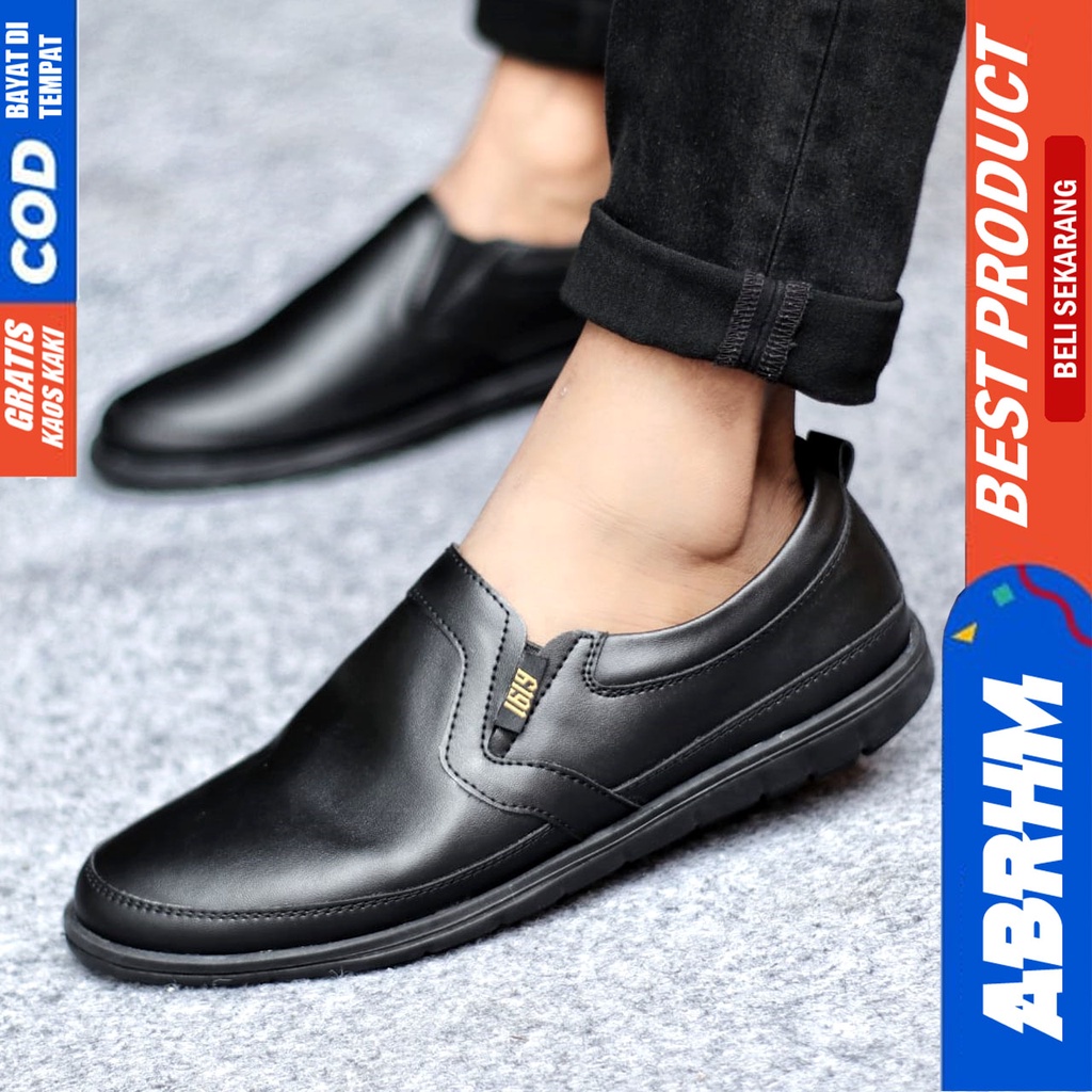 Sepatu Slip on Pria Santai Casual Formal Kulit Syntetic Kerja Kantor Kuliah Kondangan Hitam Keren Terbaru