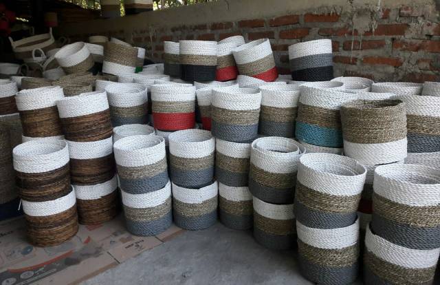 Keranjang Pot Tanaman  Anyaman Daun Pandan 01