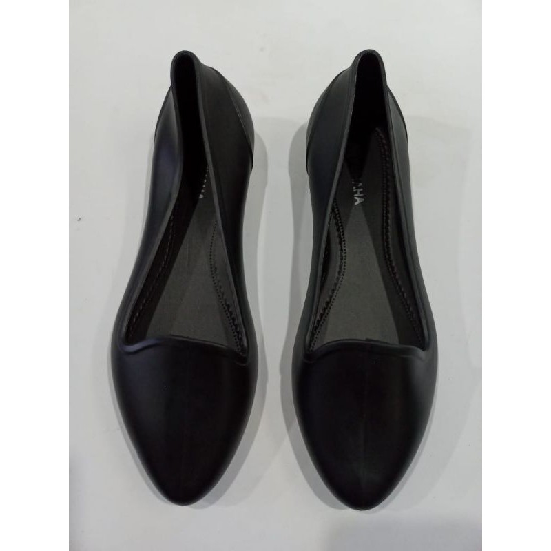 Pantopel Flats Shoes Karet Hitam Polos