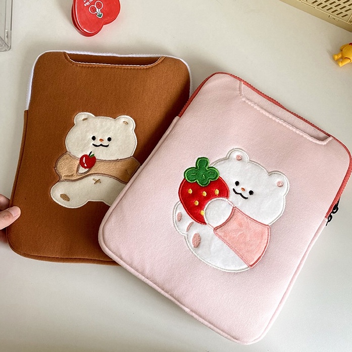 Sleeve Pouch Sarung Tas Bag Case Ipad Tab Tablet Macbook Air Pro Laptop Asus Acer Lenovo HP Huawei 11 12 13 14 15 inch Motif Gambar Kartun Bear Beruang Strawberry Cherry Pink Coklat Brown Cute Murah Korean Jinjing Tali Strap Waterproof Tahan Air Slot