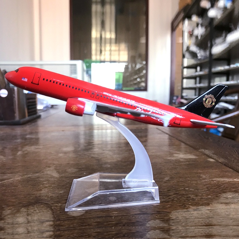 Miniatur Die Cast Airbus Manchester United A320 Bahan Metal Ukuran 16cm