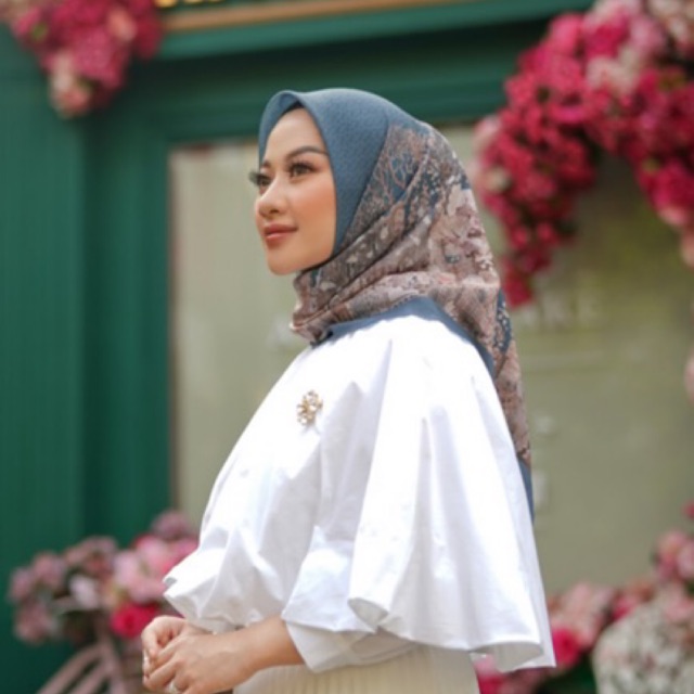 MALIBU ❤️ Buttonscarves New York Allyssa Hawadi