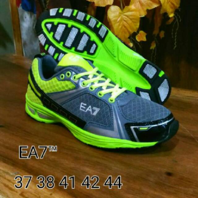 SEPATU EA7.SEPATU SERAGAM OLAHRAGA TNI