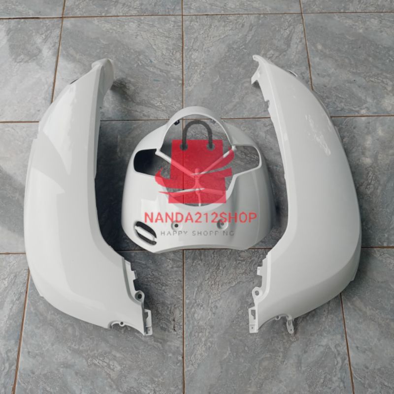 Cover body plus tameng depan scoopy donat 2018-2019 putih