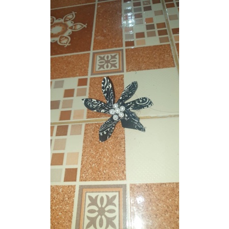 Bros dari kain perca