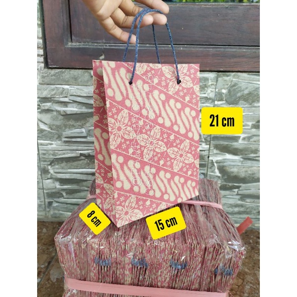 

Paperbag Motif Batik Mie 15 x 8 x 21 cm