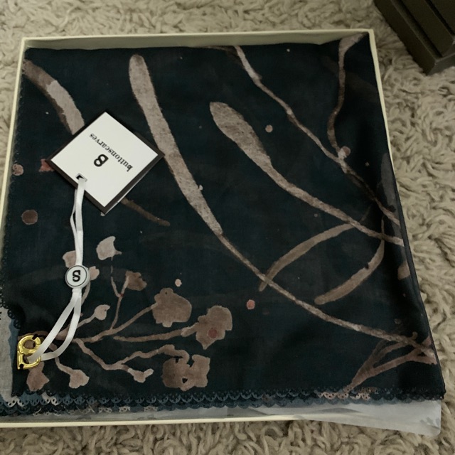 Buttonscarves twilight black booked