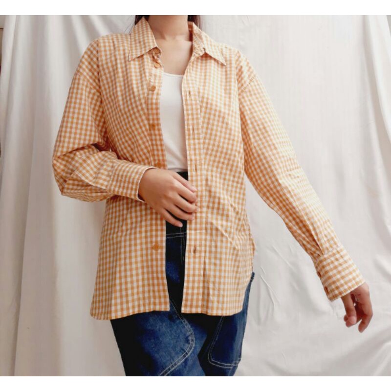 ▫️️ Code: 18. Uniqlo Creme Shirt, Kemeja wanita lengan panjang cokelat khaki