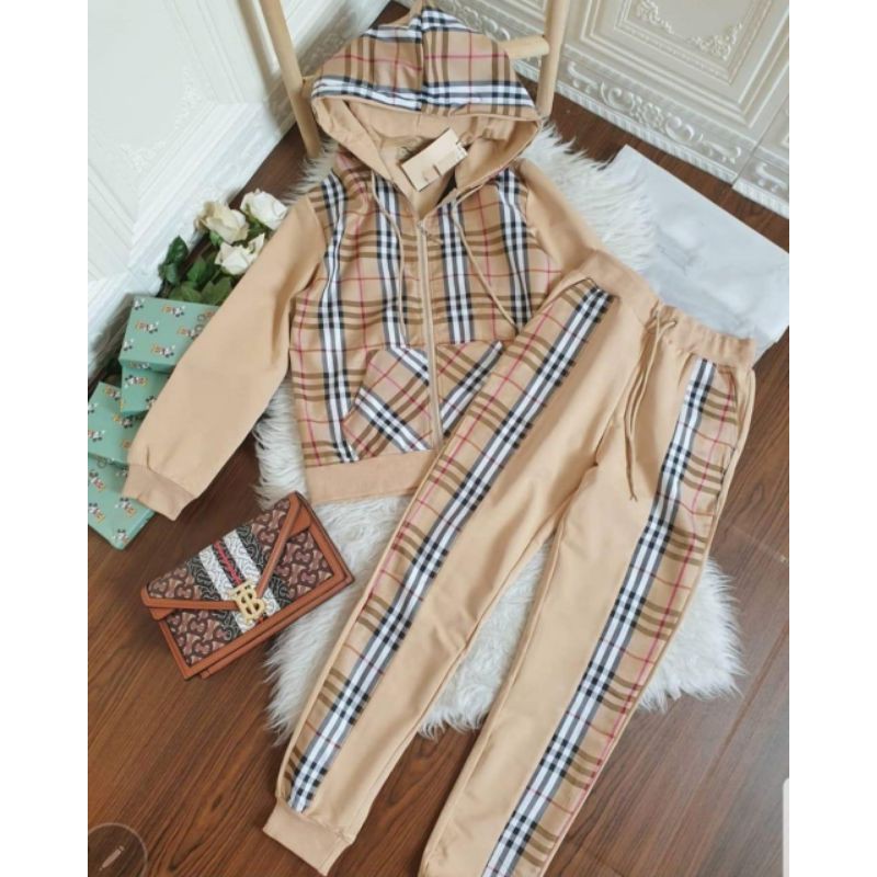 SETELAN WANITA TRAINING BURBERRY BHN BABYTERRY MIX KATUN BURBERRY FAN1 ECL