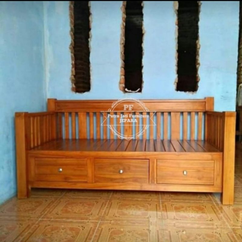 Kursi panjang antik untuk ruang tamu bahan kayu jati mebel Jepara